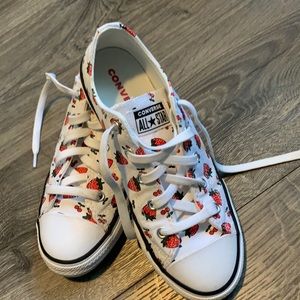 CONVERSE 🍓🍒